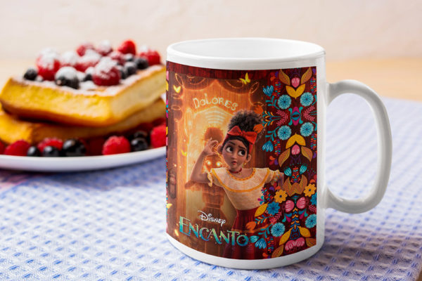 Kírsam Taza Blanca Personalizada Encanto Dolores pie frutas