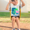 Kírsam Niño vistiendo Playera Blanca Personalizada Cumpleaños George