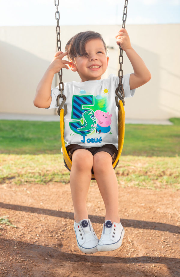 Kírsam Niño vistiendo Playera Blanca Personalizada Cumpleaños George