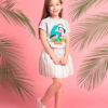 Kírsam Niña vistiendo Playera Blanca Personalizada Cumpleaños Luna